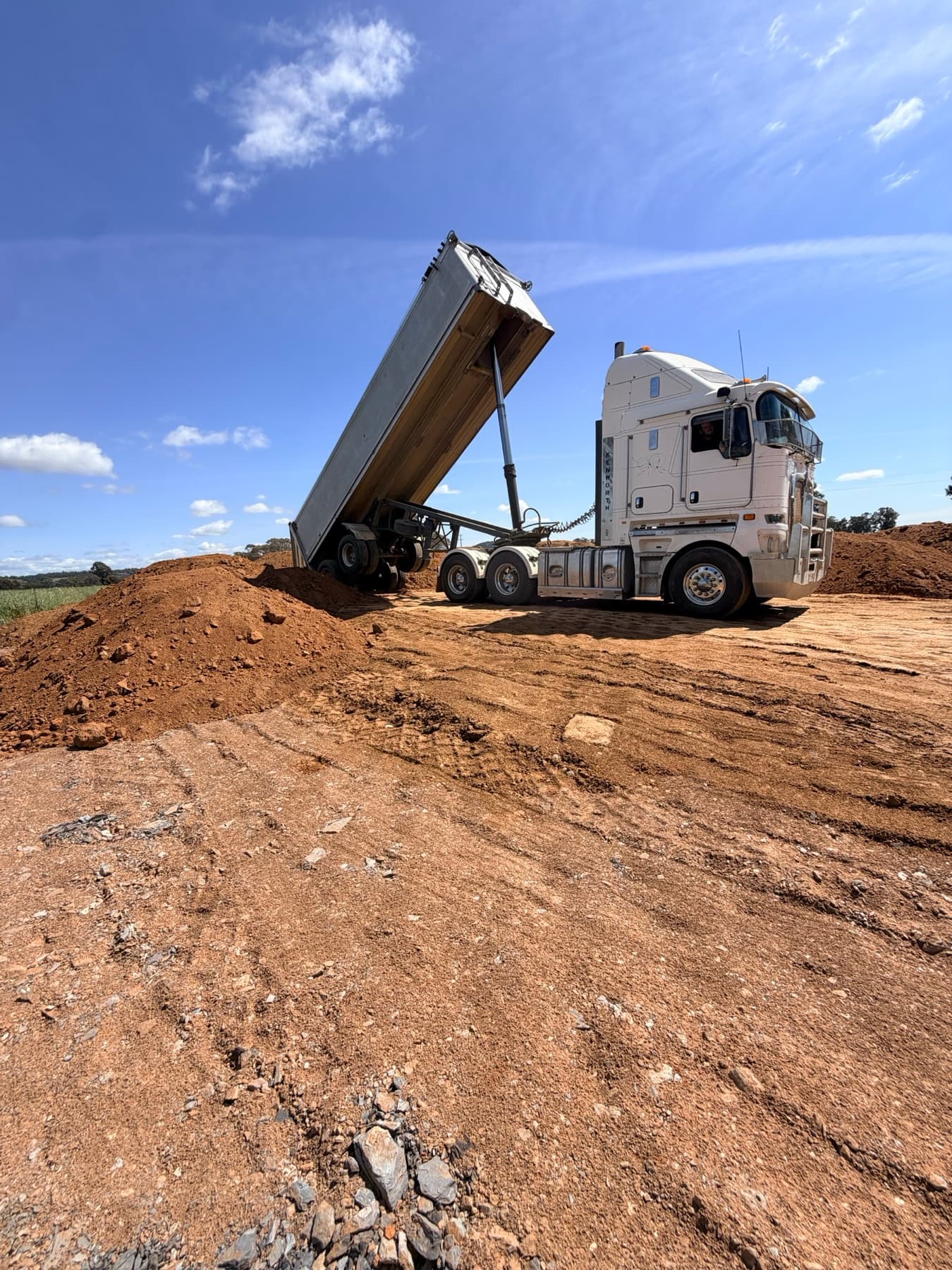 Bulk fill cartage, Tipper truck