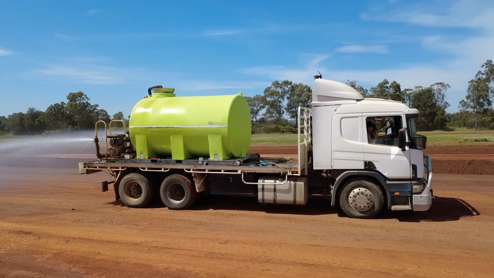 Water truck, Large